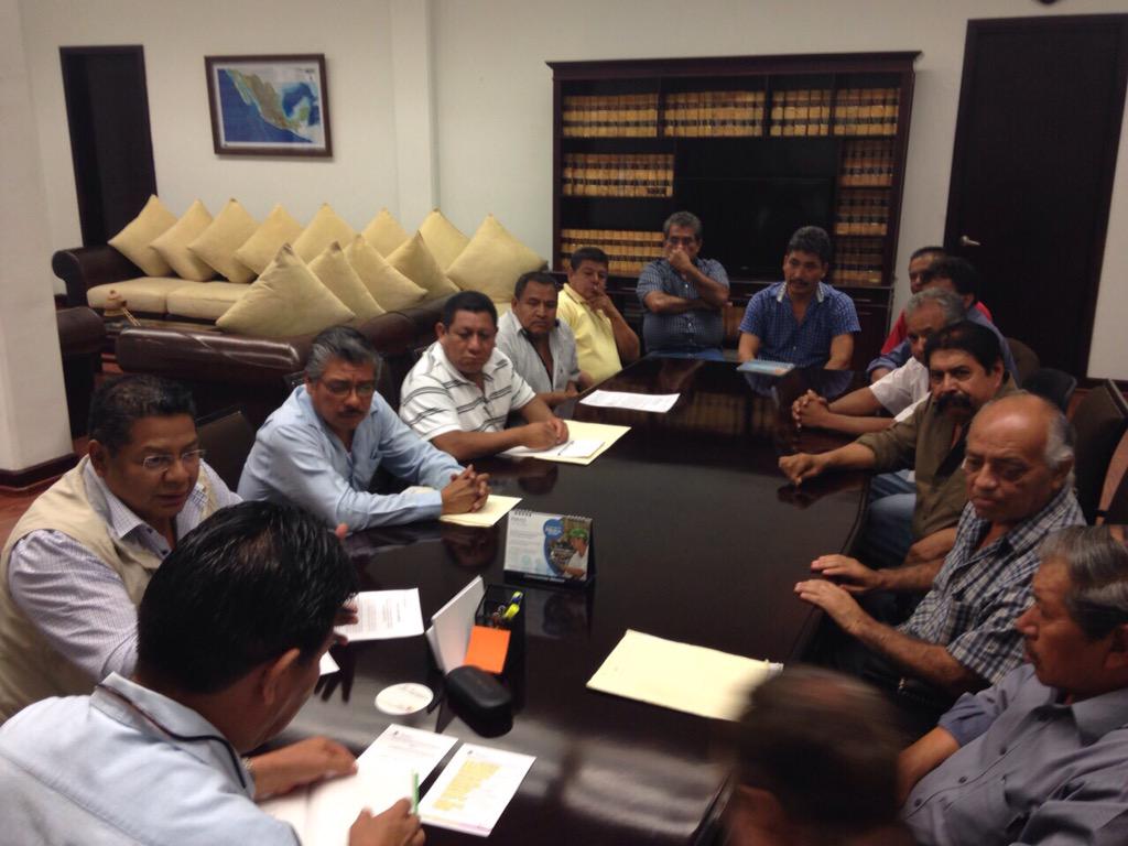 Matias_QM's tweet photo. Esta noche recibo en casa #Morelos a transportistas de la zona oriente para atender sus inquietudes http://t.co/yFdgThvgNe