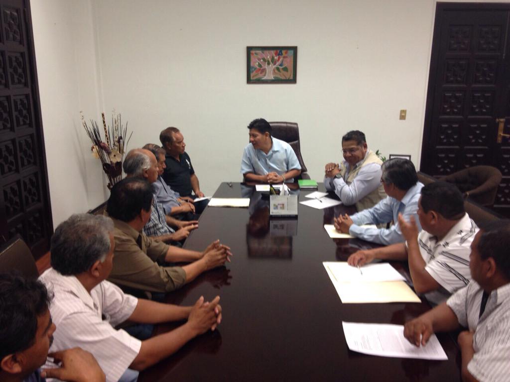 Matias_QM's tweet photo. Esta noche recibo en casa #Morelos a transportistas de la zona oriente para atender sus inquietudes http://t.co/yFdgThvgNe
