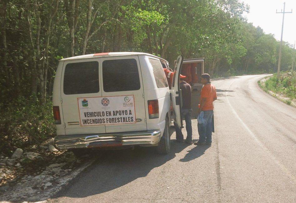 PCTulum's tweet photo. Atención a incendios forestales es prioridad para @DavidBalam #TulumSeguro @CONAFORQROO @rafaleonegr @TinoErrasquin http://t.co/aRGMh9AfJx