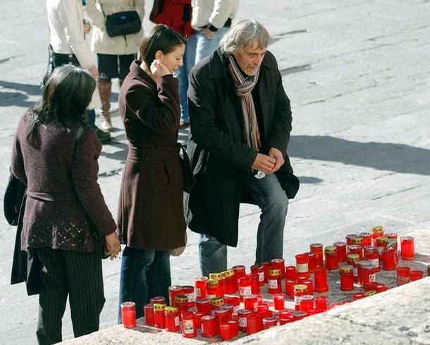 siamesekat1's tweet photo. As #AmandaKnox plays victim & tries to "move on," true victim Meredith remains dead. #Italyscam #crimeandpunishment http://t.co/9yKhFAM849
