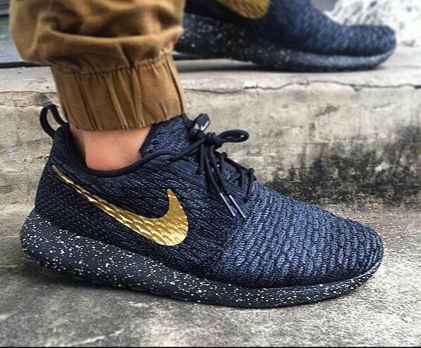 NikeGeazz's tweet photo. These Roshes 😍 http://t.co/Bq1XbMFv3H