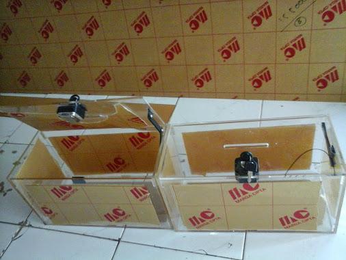 AcrylicMulya's tweet photo. acrylic display[bok acrylic kotak saran]hp.085289309790 http://t.co/RCQ1gi67lb