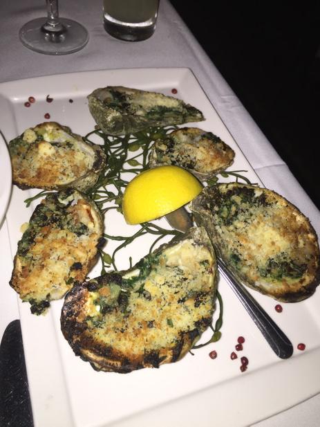 Pic doesn't even do it justice 🙌😋 #OystersRockefeller #SeaFireGrill http://t.co/r26Ys1uCnx<a href="/tag/oystersrockefeller"class="tags">#OystersRockefeller</a><a href="/tag/seafiregrill"class="tags"><span>#seafiregrill</span></a>