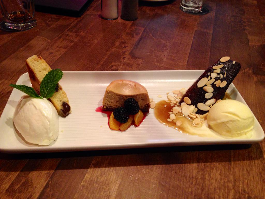 ZiyahKarmali's tweet photo. @moxies_kingsway We LOVE Chris! Thx for this triple treat :) #yeg #yegfood @ZhangYun_ girls night out! http://t.co/9gup78vJED