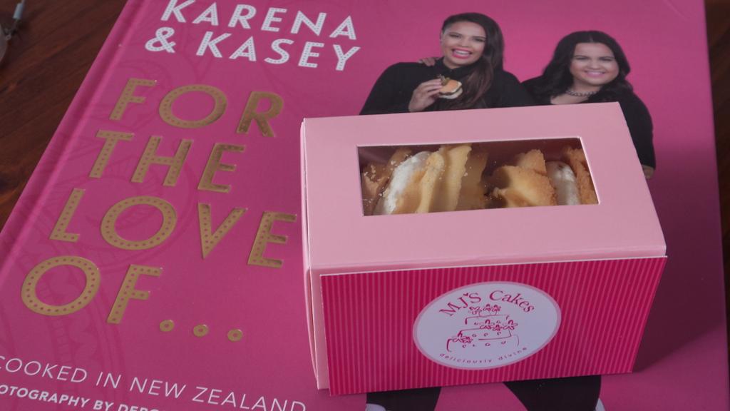 MJSCakesHB's tweet photo. @KarenaKasey @susantong60 @ViandsB @MandyLategan @HiltonALategan @kelzilish check out my new #cookies giftpack $5each http://t.co/5w3eRHBkrT