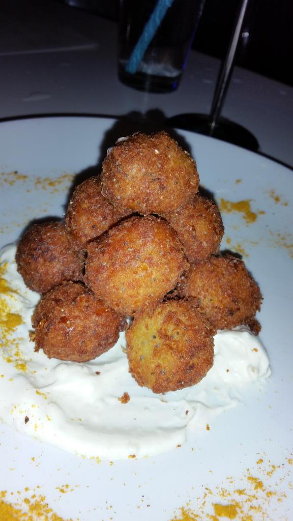 Jcoppsicembears's tweet photo. Amazing birthday dinner @feastsa #safoodporn http://t.co/97n61iabrs