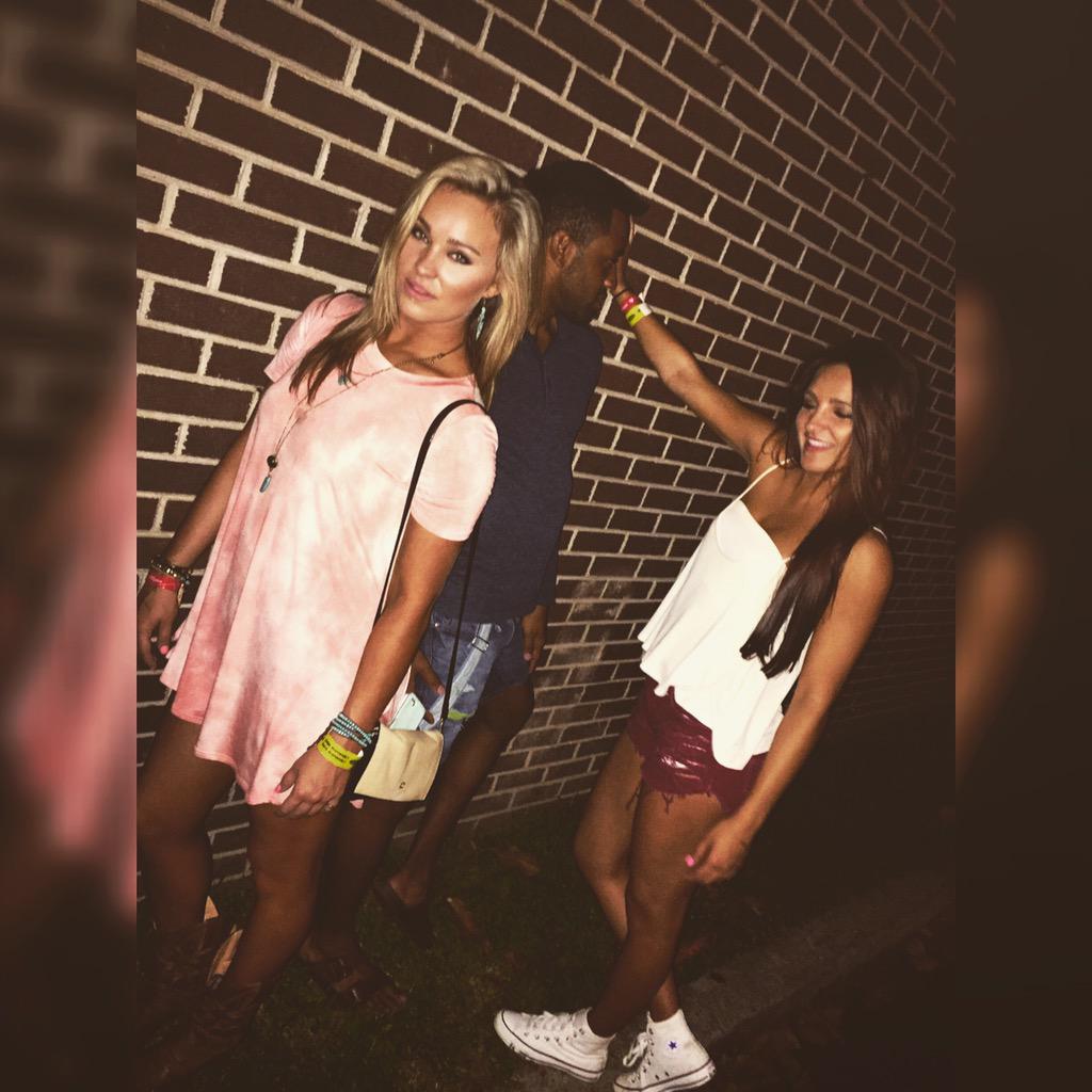 ashleypro's tweet photo. Breaking our boots in stompin' on the ground we grew up on,yeah we were raised on it🎶 #Riverfest #RaisedOnIt #Summer http://t.co/hn0ZZBDyXN
