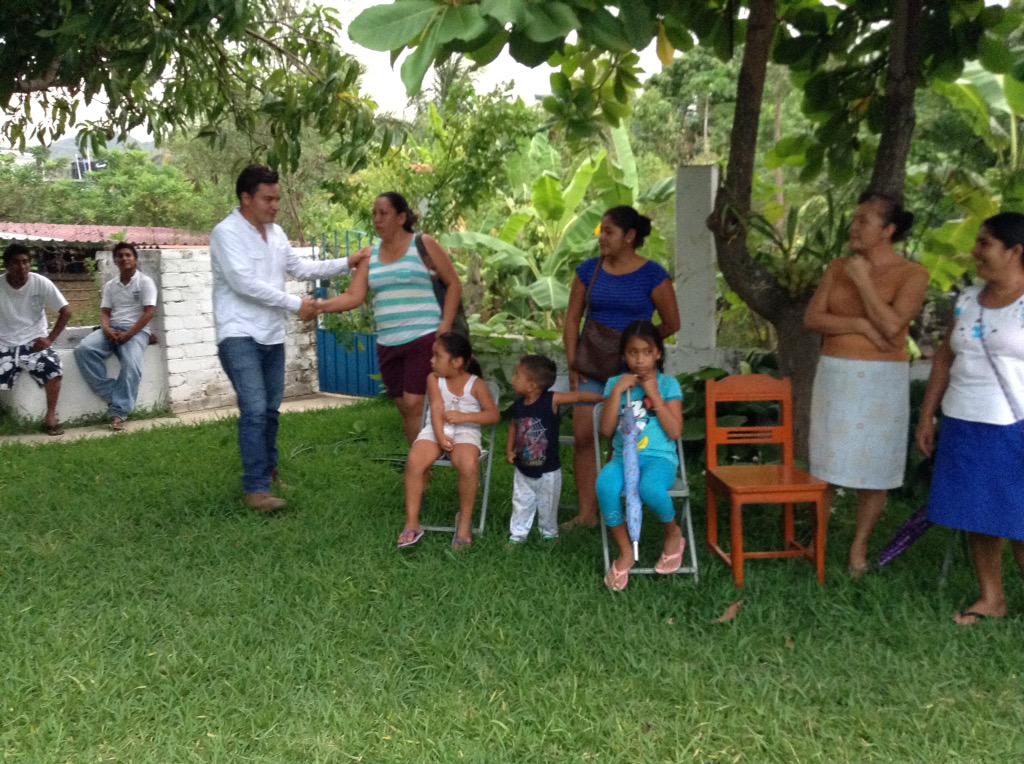 mleonchavez's tweet photo. En San Pedro Mix. seguimos avanzando hacia el 7 de junio. #todosconelcapi @Ofic_CarlosSar @LizAcostaSecGen @CCQ_PRI http://t.co/cGte1vMucd