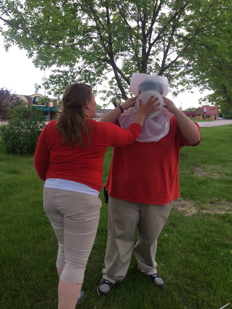 MissaCharissa's tweet photo. Made daily goal & this girl got FIVE REDCards in FIVE hours! #wildwildwillmar @Adam_Reiter @schzacj @MindiT661 http://t.co/LtU8jGbiRs