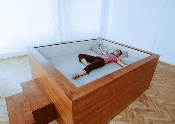 GirlsNoteBook's tweet photo. it's not a bed, it's a sleeping pit... and you need it in your life. http://t.co/S91TPsMzBg