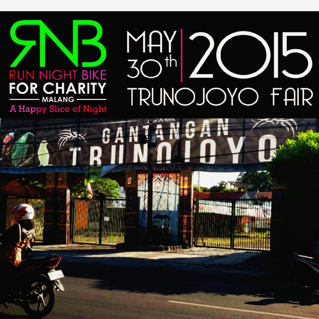 Ini yah Gerbang Lapangan Trunojoyo.. Sampai ketemu tanggal 30 Mei, Jam 4-Selesai.. :D