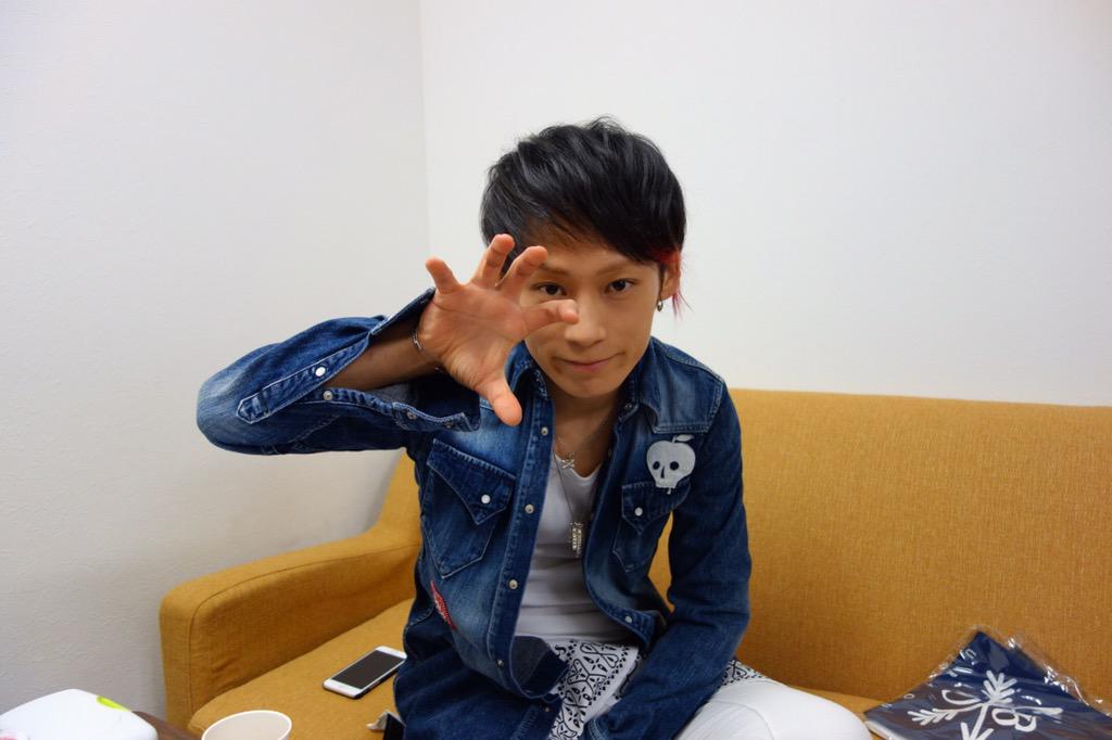 Gigsmagazine Gigs7月号と同日に約1年ぶりの新作 僕の言葉ではない これは僕達の言葉 を本日リリースした Uverworldも登場 今回はtakuya さん 真太郎さんが本作について熱く語っています Http T Co 0tymm4nzeb Http T Co Bon3rxtqmp Gigsmagazine Gigs7月号と同日に約1年ぶりの新作 僕の言葉ではない これは僕達の言葉 を本日リリースした Uverworldも登場 今回はtakuya さん 真太郎さんが本作について熱く語っています Http T Co 0tymm4nzeb Http T Co Bon3rxtqmp