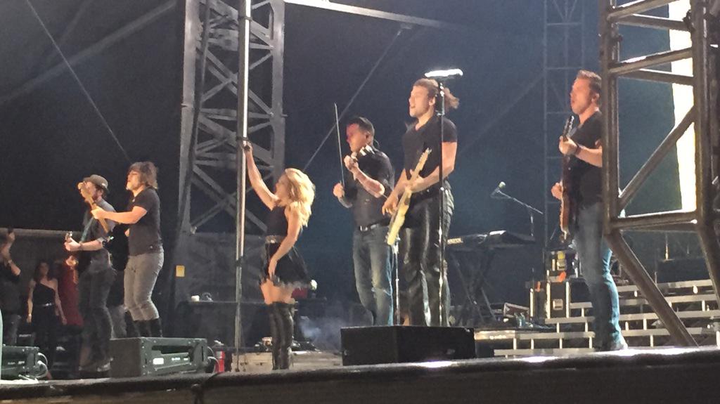 PBR's tweet photo. What a way to wrap up a great weekend of #CowboySpringBreak! @thebandperry is rocking! http://t.co/MrHJIn2ZKc