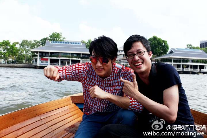 JigKae's tweet photo. อู๋จุนกับทีมงาน cosmo 15 ชีวิต #Wuchun #Brunei #Cosmo2015 http://t.co/HDj5kw1Mty