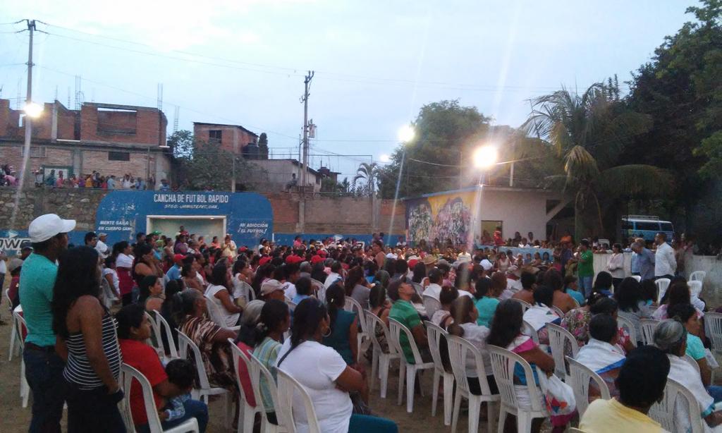 HermanosVelmart's tweet photo. Jamitepec.Esta con el Capi.@CesarHRamirez @Mafud_PRI @MovPRIMXOficial @Ofic_CarlosSar #TodosConElCapi http://t.co/RHN08qg8Cg