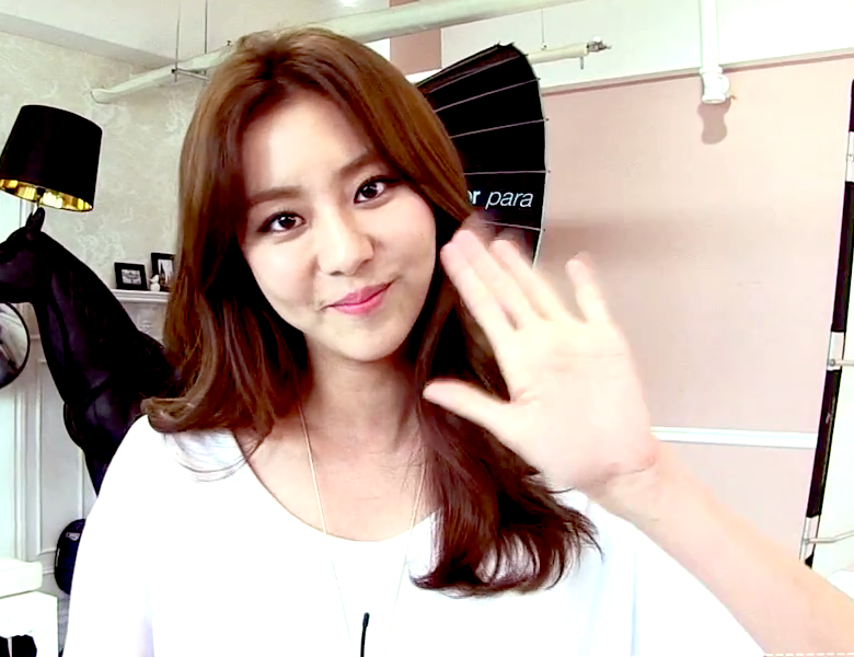 vinathll's tweet photo. Hi beautiful ppl! I'm back! Thx to all the people who were concerned about me and sent me messages. Love you!💕 #유이 https://t.co/RRE2PS7yZr"
