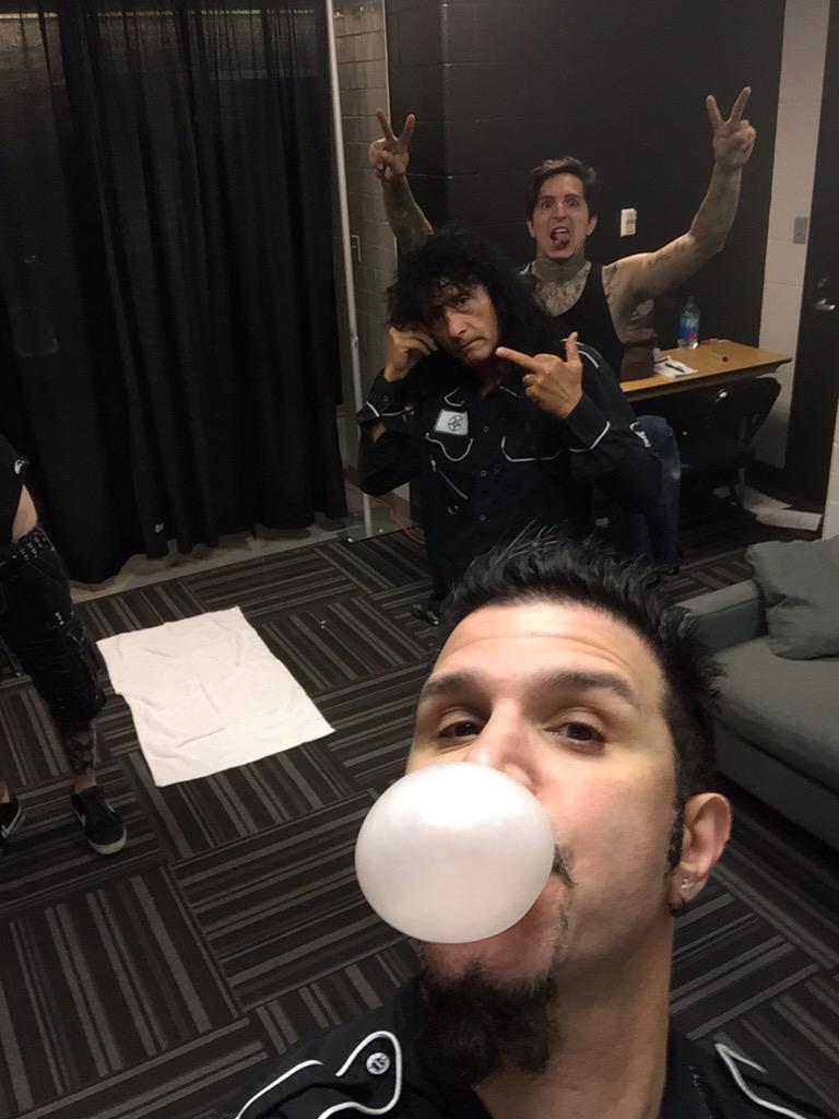 skisum's tweet photo. San Antonio #forevermetal @Anthrax http://t.co/ZdTue84lLU