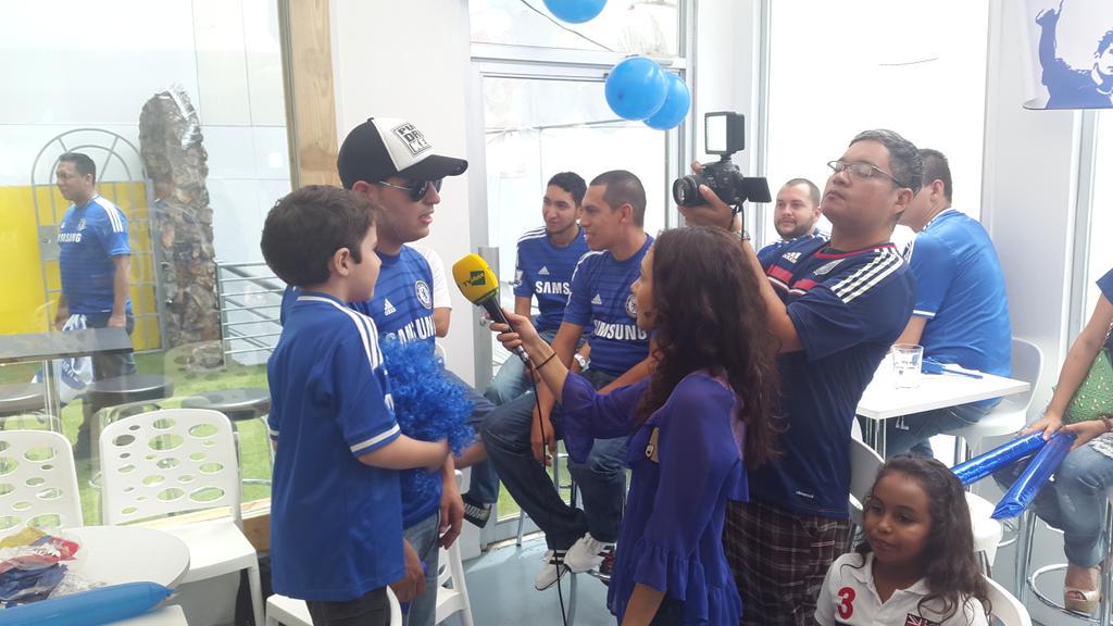 JhonyMosquera's tweet photo. Gracias a @Mrbocru y @VeronicaHerrera por la cobertura en @tvmaxpanama de la #FiestaBlue http://t.co/cB8MxssOrj