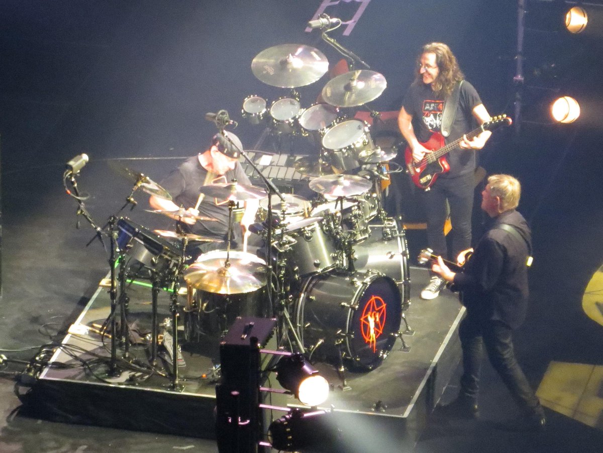 mstmompj's tweet photo. A farewell to kings. Here's hoping for a second leg in 2016! #R40HOU http://t.co/DGe4lhm5cC