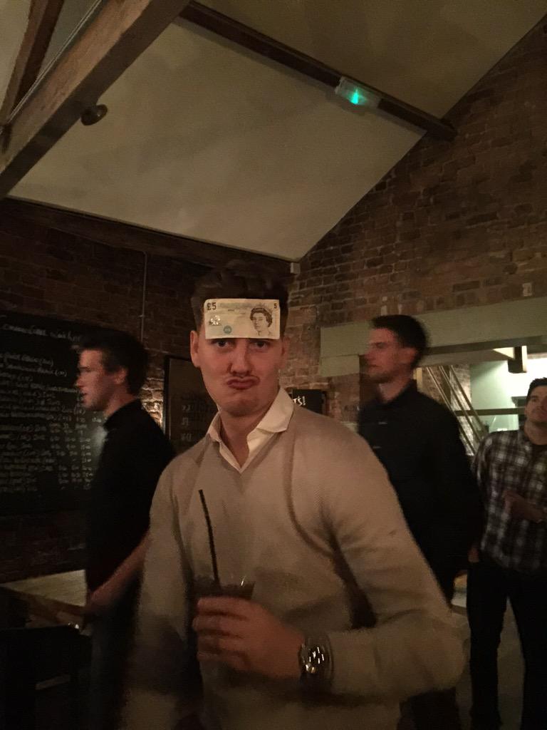 94Lukesmith's tweet photo. @josephjohno he's got a fiver doesn't give a flyinnnn !! 👊 http://t.co/LbscwlYgV9