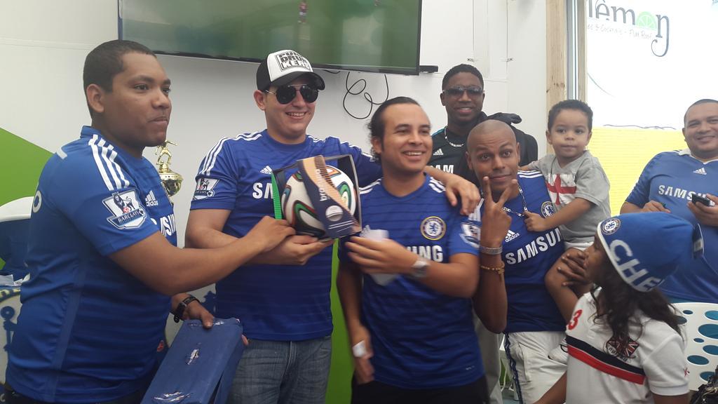 JhonyMosquera's tweet photo. Gracias a @adidaslatam por su aporte en la #FiestaBlue @CesarAnel http://t.co/a1dZKKMZxG