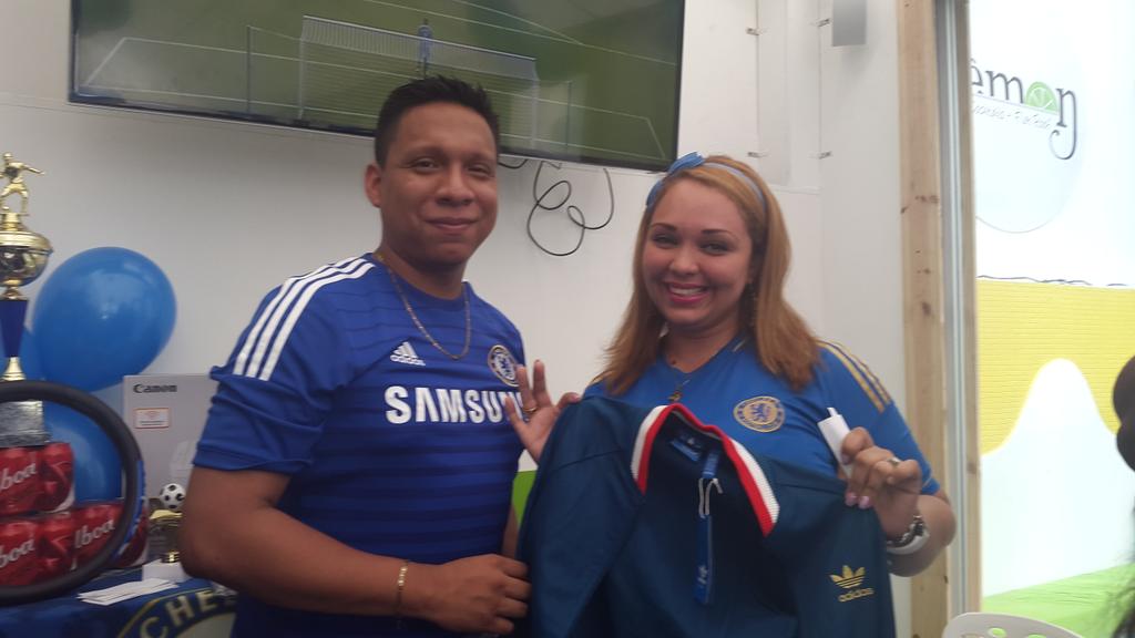 JhonyMosquera's tweet photo. Gracias a @adidaslatam por su aporte en la #FiestaBlue @CesarAnel http://t.co/a1dZKKMZxG
