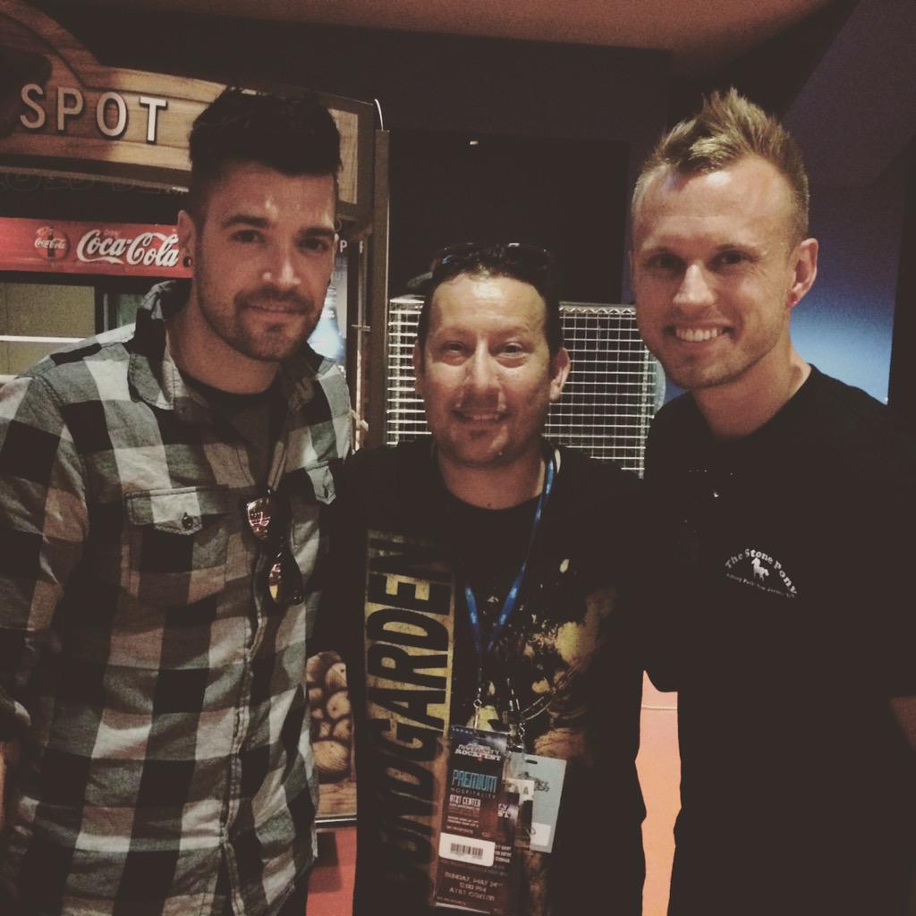 Great to close out my night at #RiverCityRockFest with <a href="/starsetonline/">STARSET</a> <a href="/starsetdustin/">starsetdustin</a> Great dudes!
