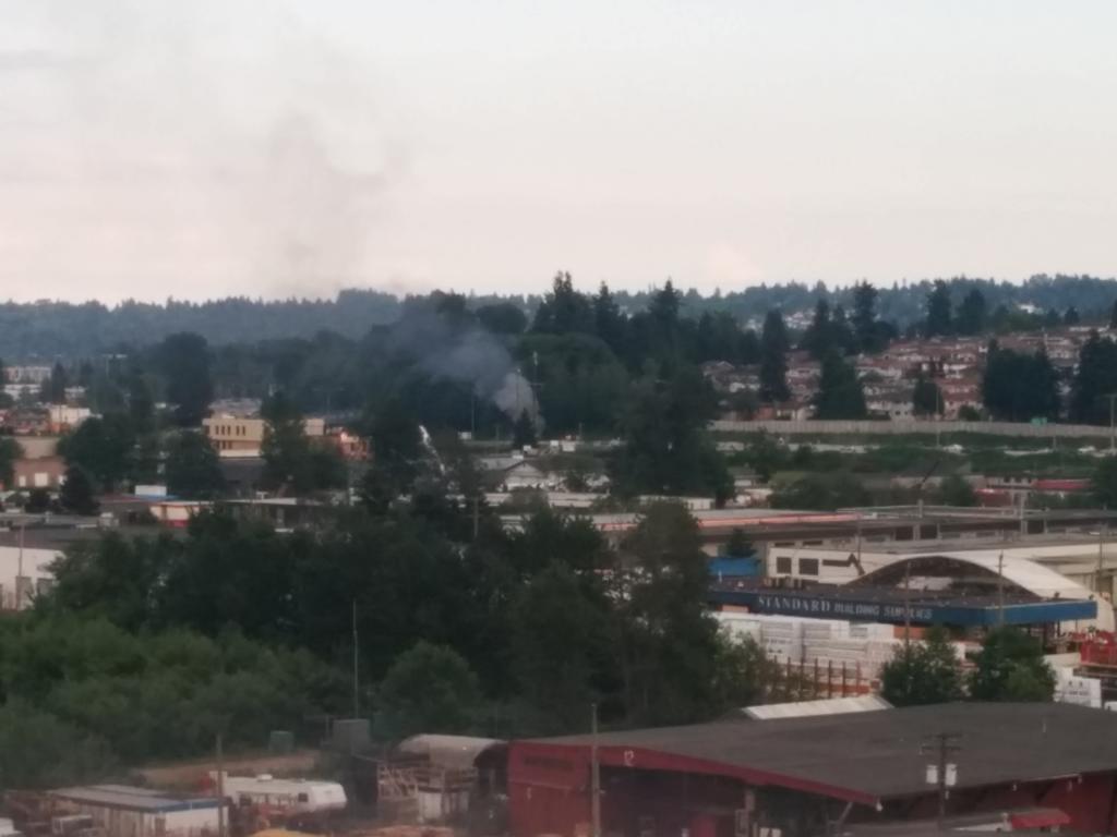 navidhips's tweet photo. Looks like a car fire hwy 1 east just past willingdon.  @AM730Traffic @CBCVancouver @globalnews @CTVVancouver http://t.co/q0JHwe0bph