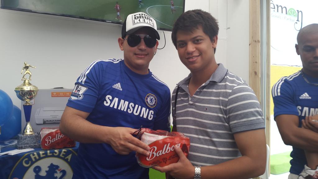 JhonyMosquera's tweet photo. Nuestros amigos de @Cerveza_BALBOA presentes en la #FiestaBlue Muchas gracias http://t.co/hSk5K78f45
