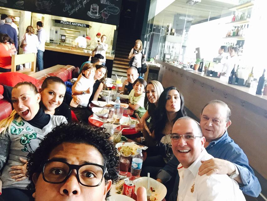 alinamusical's tweet photo. @tanaplanter @VeroDeIta @armandoarmesto @Germaine_Mx  CUMPLE LLENO DE AMOR!! http://t.co/pnhcvvxZOE