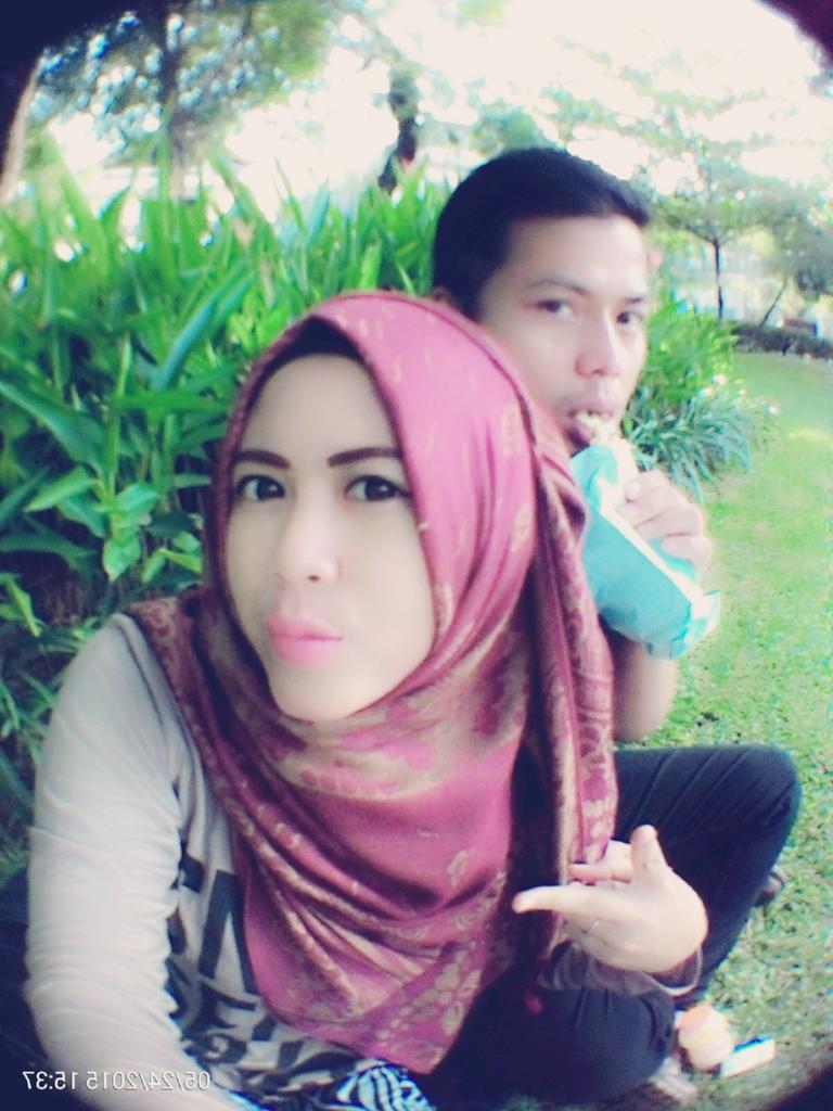 yepewees's tweet photo. Dye mah gitu sii kue laba2 yg ngidam aku, yg makan dye hufhhh hayati ecesan banggg syawal 😓😓😪😪 http://t.co/ygCl02nvuK
