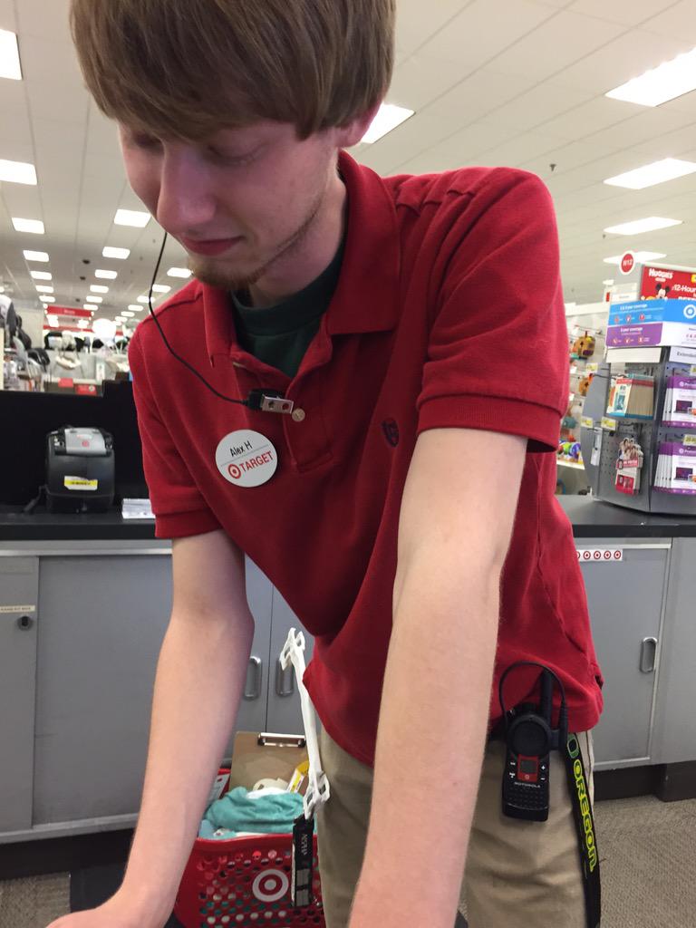 madddieriley's tweet image. OH MY GOD ITS #ALEXFROMTARGET