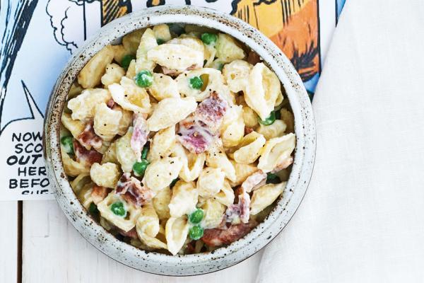canadianliving's tweet photo. Cauliflower adds a twist to this traditional mac and cheese recipe. http://t.co/yEpd7cYewy http://t.co/sBr4MWftk0