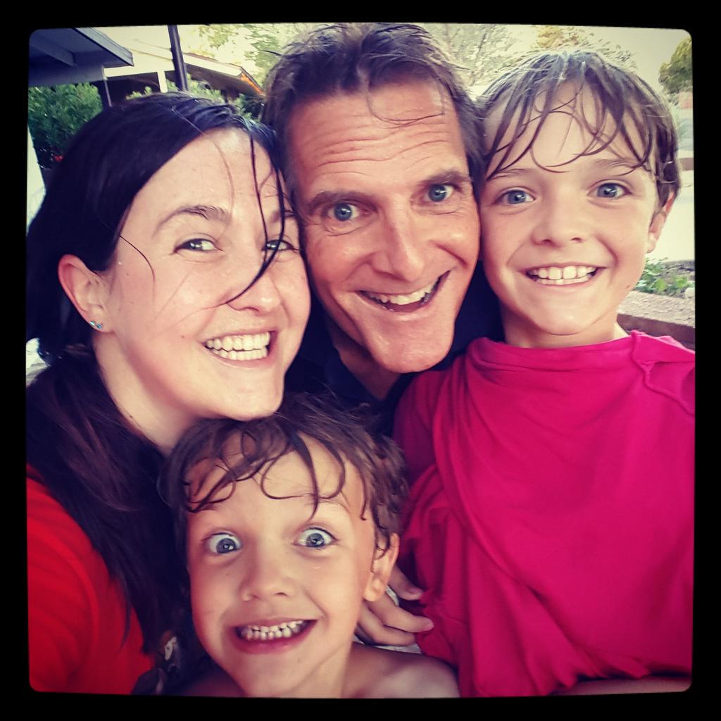rainbow_brite13's tweet photo. Nothing like a #spontaneous #waterfight to lighten everyone's mood! 😂💦💦💦 #summer #nomrgrumpies #gethosed http://t.co/rVxRds9m8Q