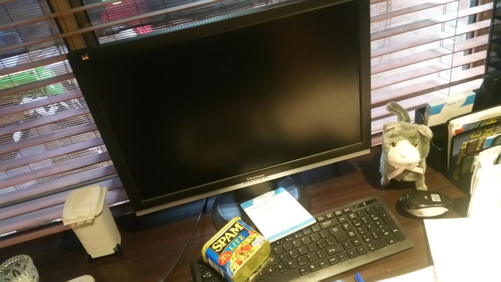 zxrgp's tweet photo. After hours of never ending computer problem solving. I find this in my hard drive! #joke #funny #funnynot http://t.co/HFlbKeVu73