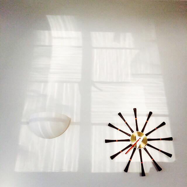 knoxcollier's tweet photo. Shadows on our living room wall this evening #LA http://t.co/8p7hYAzBzM