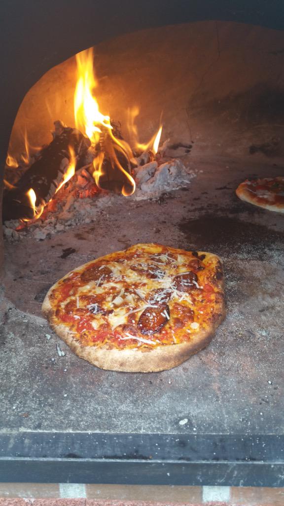 pitsburgpensfan's tweet image. #First2Spring cooking and eating outdoors 🍕🍕🍕
