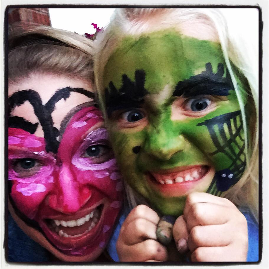shannette22's tweet image. The @MelissaAndDoug #facepaintbook has been a hit at our house! #makingmemories #NeverTooOld
