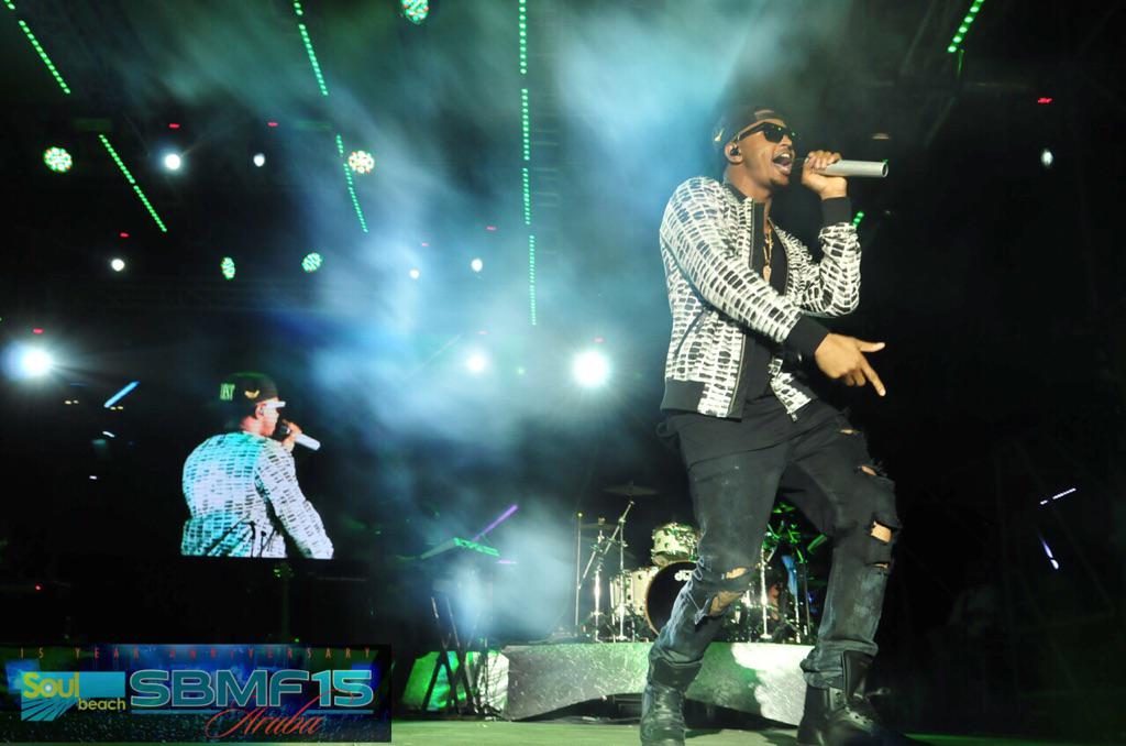 soulbeachmusic's tweet photo. @TreySongz is up on stage rockin! #ARUBA #sbmf15 http://t.co/r1G1Wv37Vk