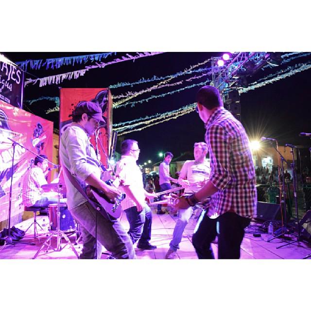 _EnBocaDeTodas's tweet photo. #ItsFunkTime Con todo el Groove en escena! http://t.co/Hd351TaZ5N