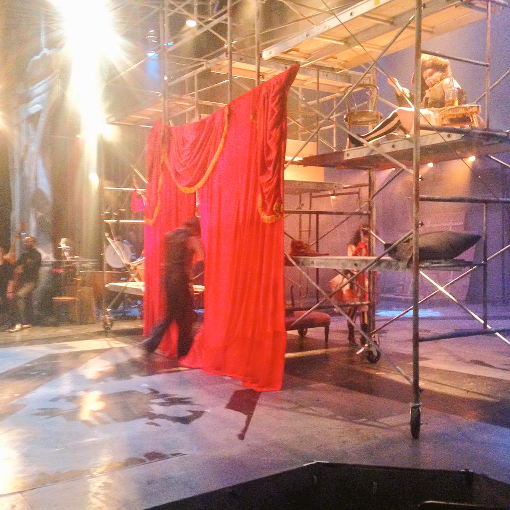 carlaneuss's tweet photo. Brechting hardcore at @anoisewithin with #dirlabw #threepennyopera http://t.co/7MqPqDygdW