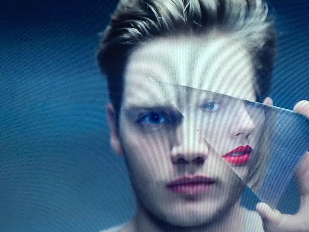 APPLESToNEPiX's tweet photo. <#TaylorSwift #BrokenReflections>
1: #BadBloodMusicVideo
2-4: #StyleMusicVideo
Has anyone spotted other #reflections? http://t.co/HhRxC8wFDP