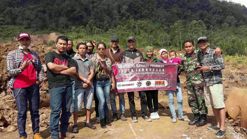 PartaiSocmed's tweet photo. Tks utk semua pihak yg membantu @L_Albertha @Jopavo18: Penyaluran Donasi Solidaritas #99Movement @DAZM0NE @JusoKatana http://t.co/s6eMUXWelo