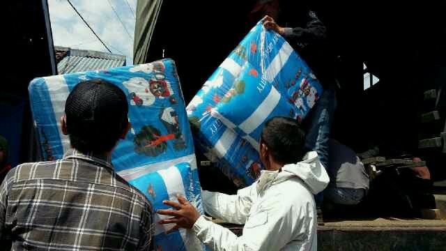 Jopavo18's tweet photo. Penyaluran Donasi Solidaritas #99Movement Untuk Pangalengan @PartaiSocmed @DAZM0NE @JusoKatana http://t.co/dBVdUTMfwu
