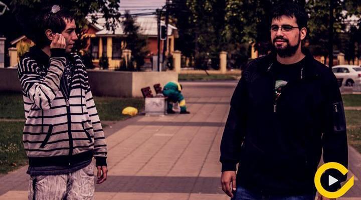 PuntoSeguidoCL's tweet image. [Cine] ¿Sabías que @Vardoc y @Xodaaaa participaron en una película? #ViviendoDesconectado puntoseguidochile.com/site/2014/03/1…