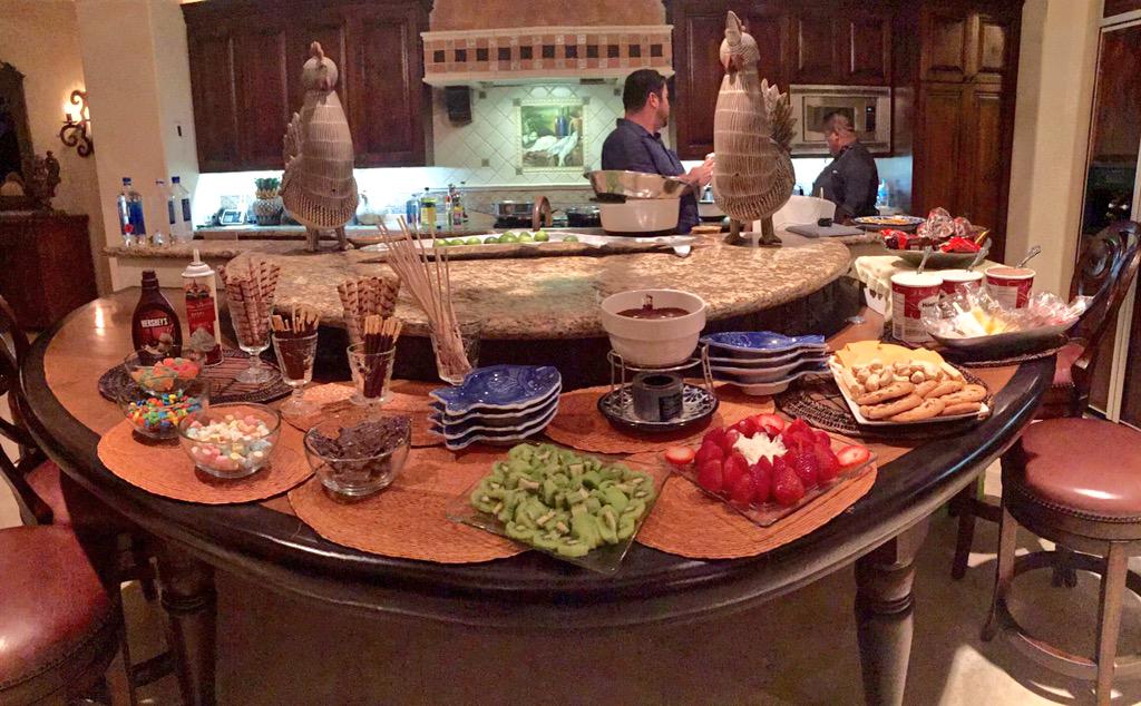 alexiaumansky's tweet photo. Thank you for making this weekend special @CuveeEscapes http://t.co/JjLhDFtLds
