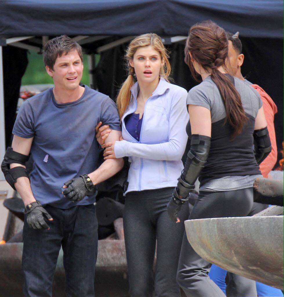 ShadowPrincessC's tweet image. "@WireWil_: Two assholes who wouldn't leave @ShadowPrincessC and I. http://t.co/LK9jlCAFSh"  You think we can take them out?