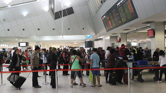 NathanHabboon's tweet photo. ugh the line is so long at the airport hope i don't #missmyflight http://t.co/gRSZyaaKiD