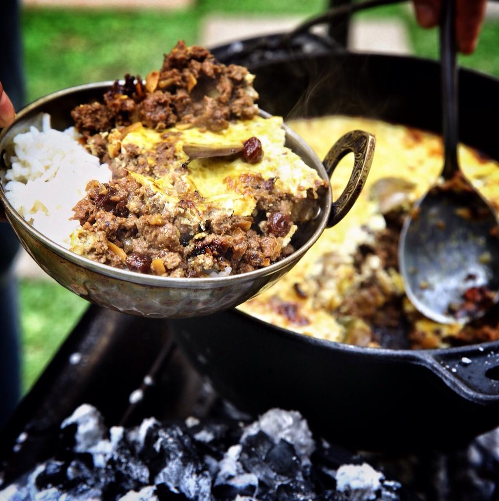 janbraai's tweet photo. Bit of Oudtshoorn braai heritage today. Made a ostrich bobotie potjie at @QueensHotelSA! http://t.co/k7wtpjuffF