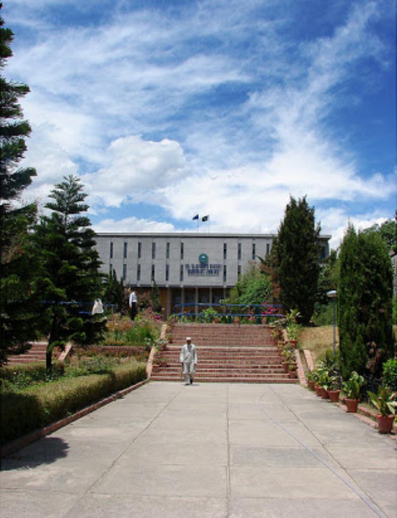 iamabdul_ch's tweet photo. #Quid-E-Azam #University #Islamabad #Memorable #Marvelious http://t.co/keVPxkWgWG